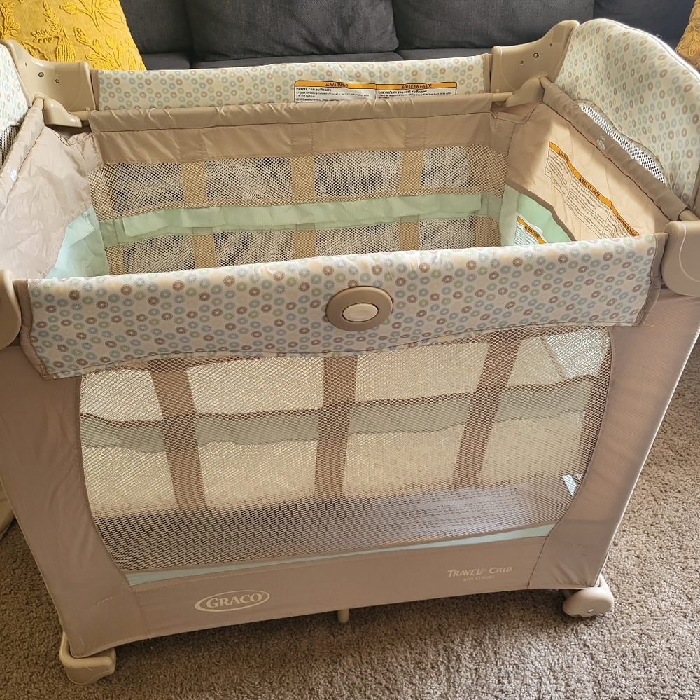 Graco travel lite crib with stages